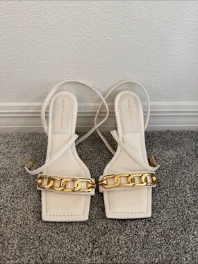 Good American White Square-Toe Sandals with Gold Chain